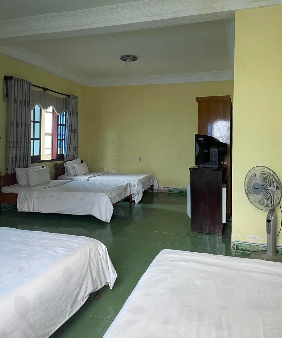 Hung Vuong Hotel เปลกู ภายนอก รูปภาพ